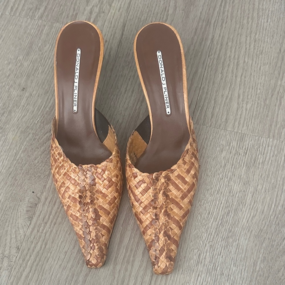 Donald pliner pointed toe mules